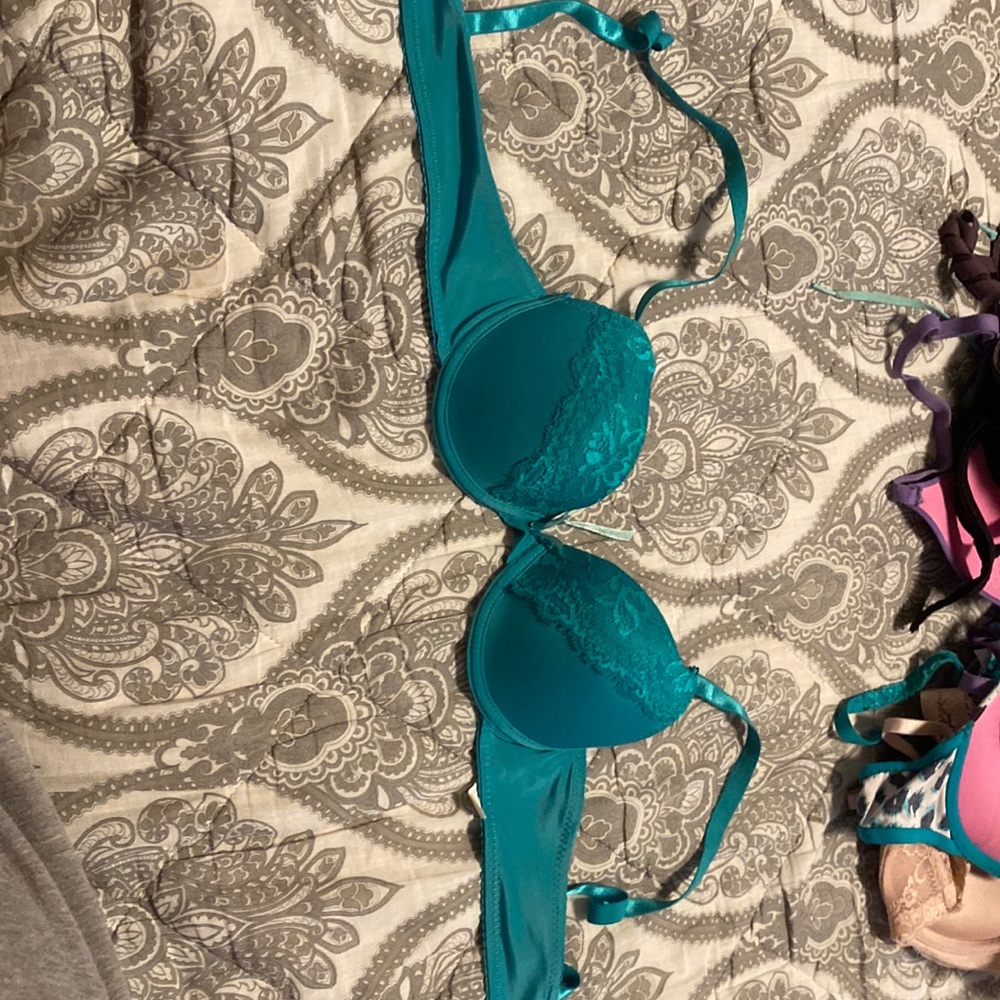 Viola’s secret green bra with lace at top size 36a